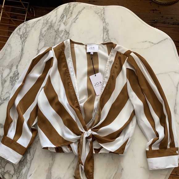 J.O.A. Tops - J.O.A. Just one answer crop blouse brown & cream